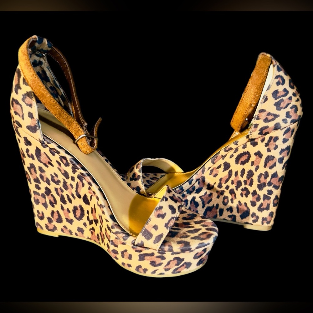 Forever 21 Leopard Print Platform Wedge Sandals Size 5.5  THEY LOOK NEW!